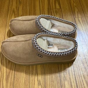 Never worn, Brand new tan Uggs, size 10